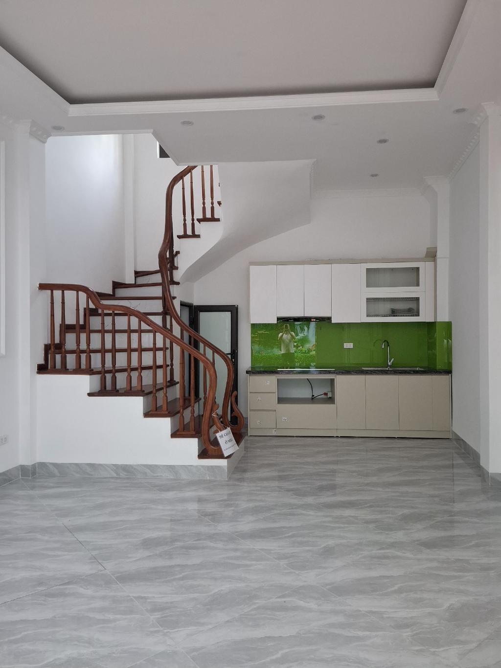 NHÀ MỚI PHỐ TRẦN CUNG- CÁCH 1 NHÀ RA NGÕ TÔ , 30M RA KHU ĐÔ THỊ NAM CƯỜNG- NỘI THẤT ĐẸP.